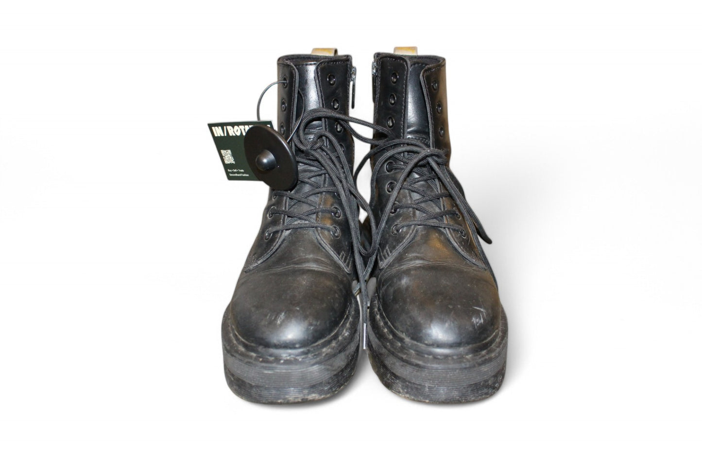 Doc Martens Boots 41 Black Leather, Reduced (marks and dirt), T