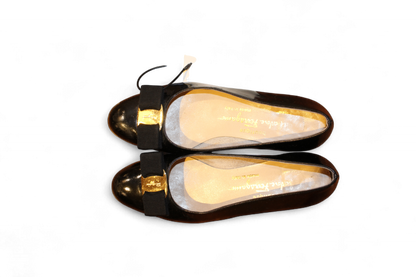 W - Salvatorre Ferragamo Shoes 36.5 Black Leather, Vara, Reduced (light scuffs), T