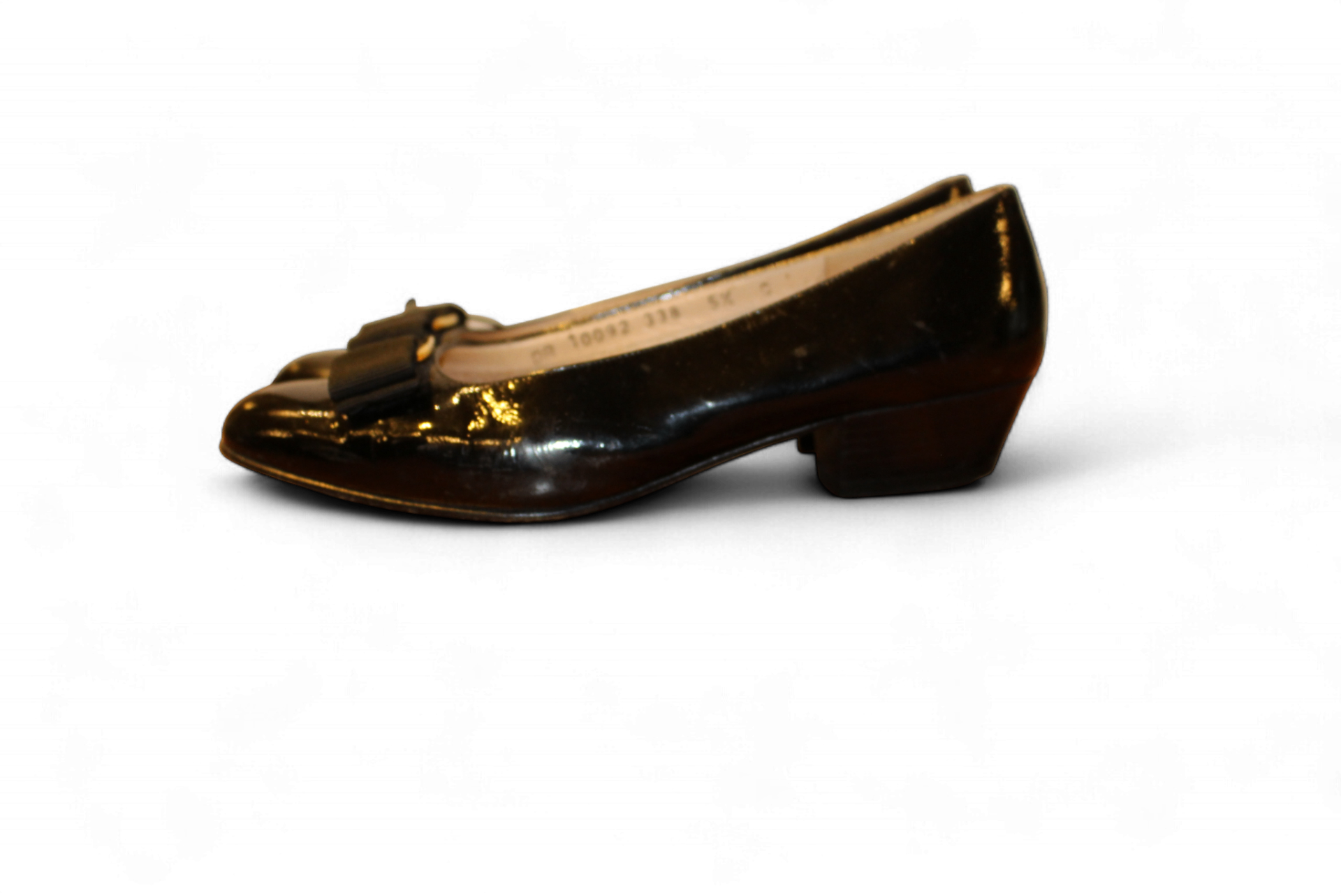 W - Salvatorre Ferragamo Shoes 36.5 Black Leather, Vara, Reduced (light scuffs), T